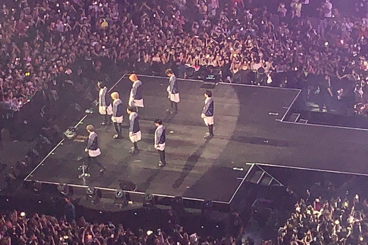 hhynjnloev's tweet photo. the best night that i've ever had in my life. thank you, my neverending 8❣️
#SKZinManila2033 
#YouMakeStrayKidsStay https://t.co/lmevKUByMV