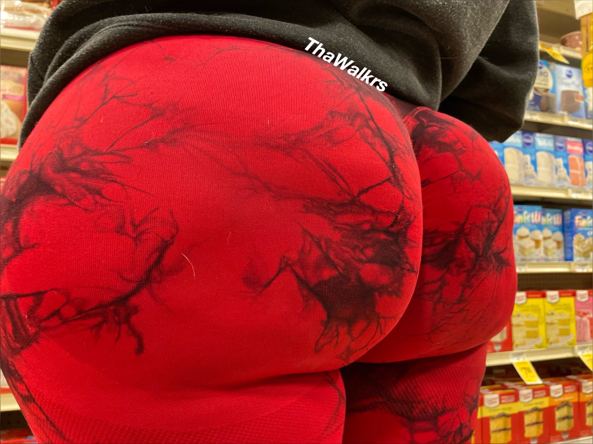 BlkBolt3110's tweet photo. I love impromptu grocery shopping with friends like @GummieCami . 🥵🔥🥵🤩 #bigass #booty #pawg #thick #thicc #assworship #thawalkrs #fyp #leggings #candid https://t.co/QVQWFrikad