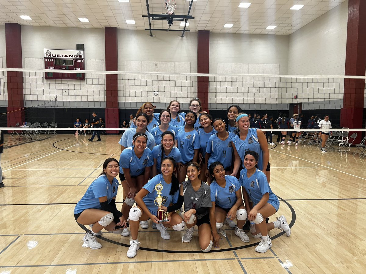 RMHS GIRLS VOLLEYBALL tweet media
