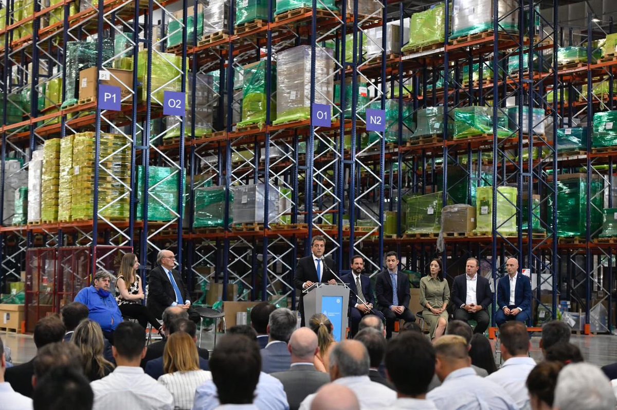LucianaPadulo's tweet photo. 💬 “Hoy con Sergio Massa en Benavídez presentamos #PotenciaPyMEX, un programa que va a hacer que más empresas exporten más valor agregado argentino”, @dmvasco
#CreoEnArgentina https://t.co/as1nYf3hti