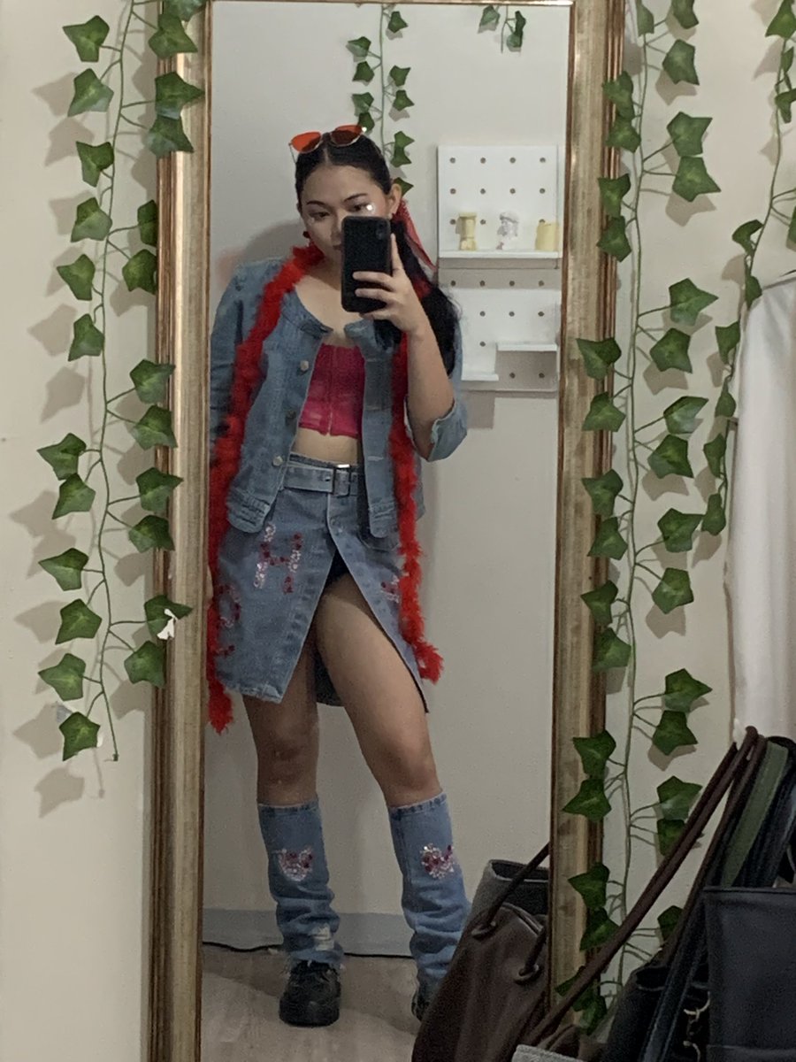 kiwitharry's tweet photo. this is what i am wearing today!!! plsss hit me up when u see me let’s be friends <333 i am a solo goer soooooo https://t.co/dLwq6f4vyY
