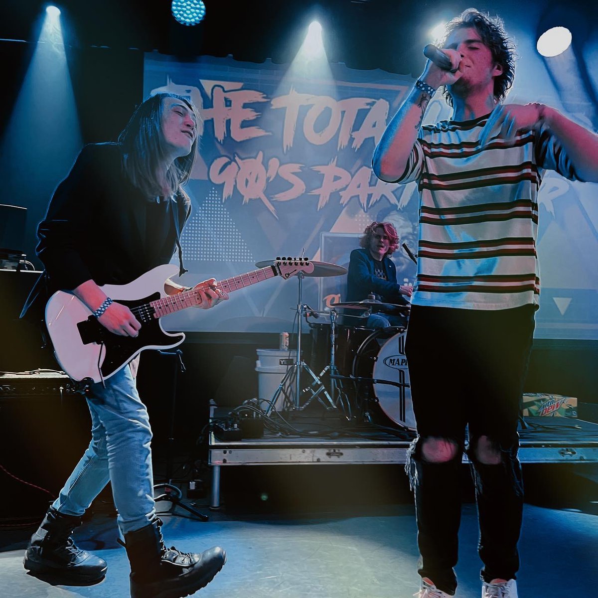 mfsodaspill's tweet photo. Big thanks to @waiting_room for such a great crowd, as well as @otisjuliusmusic &amp; @niceenoughent for letting us on the tour. You all rock🤘🏻 #punkrock #rock #rap #pop #livemusic #90s https://t.co/9jeArf0KW5