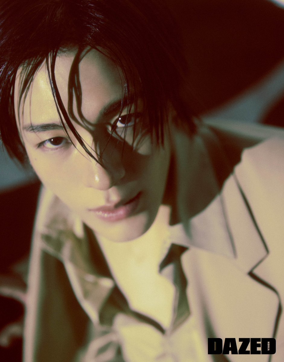 DazedKorea's tweet photo. HELLO FUTURE #협찬
 
한 치 앞도 모르는 세상, 낙관 가득한 미래를 도모하는 제노와 페라가모의 교차점에서.
 
*패션쇼 토드백은 페라가모(Ferragamo).
 #페라가모 #FERRAGAMO #JENO #제노 #NCT #엔시티
 더 많은 화보와 인터뷰는 <데이즈드> 스페셜 에디션에서 만나볼 수 있습니다. https://t.co/HvlEPkYeq9