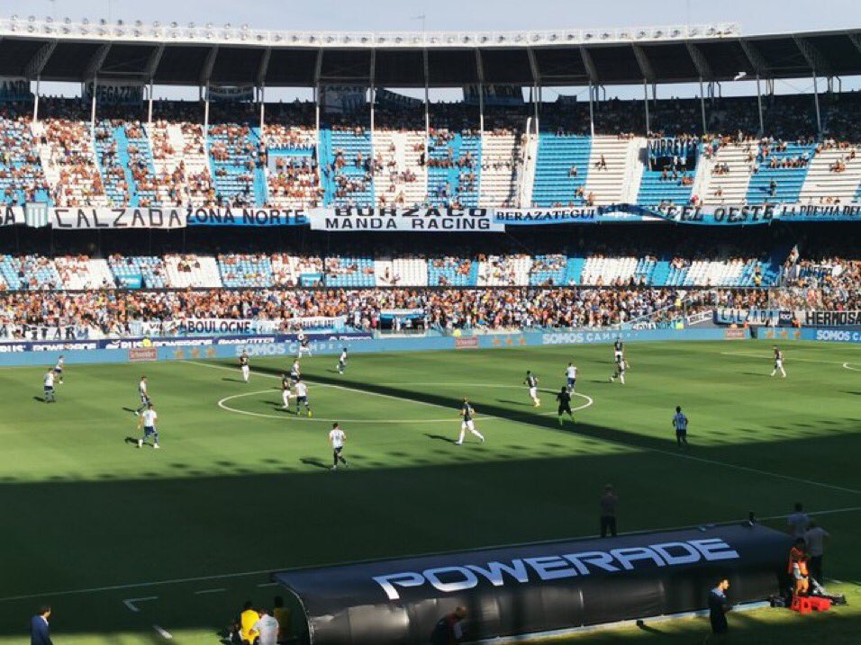 Unfortinerodice's tweet photo. Me da risa igualmente que te quieran cargar hinchas de racing y de san lorenzo. Vélez metió entre 35 y 40 mil personas un lunes mientras que ellos este fin de semana… https://t.co/ffCktlNKOO