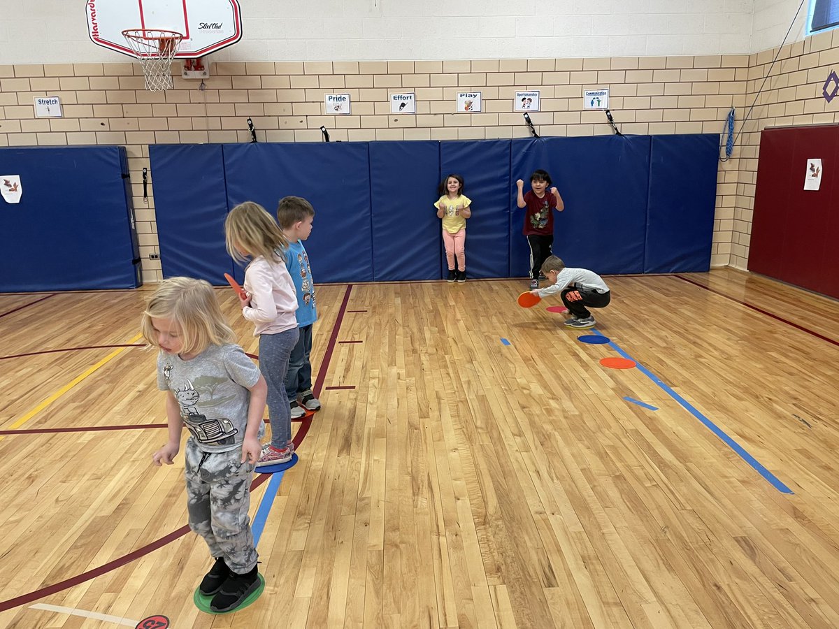 DChilton_PE's tweet photo. Teamwork, Cooperation, and Problem Solving. #PhysEd #teacher @WilmoreDavis https://t.co/xiJ50R8XZ8