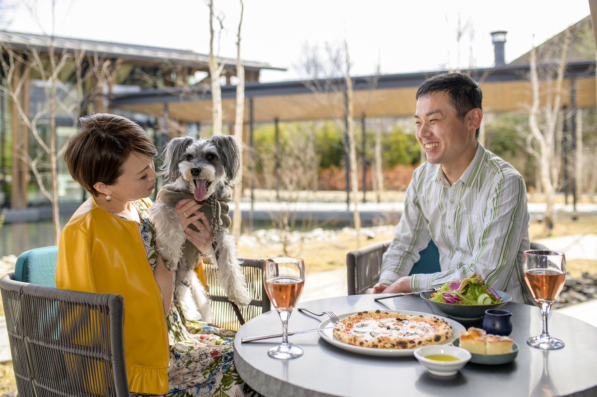 HotelIndigoKrzw's tweet photo. レストランKAGARIBIでは、冬季クローズしていたテラス席のご利用を3月13日より再開いたしました。
⁡
愛犬と一緒に春のやわらかな日差しの中でのランチはいかがですか？新しい季節の訪れを感じられるランチコースをご用意してお待ちしております🌸🍽
⁡ https://t.co/uNWyLF3V5n