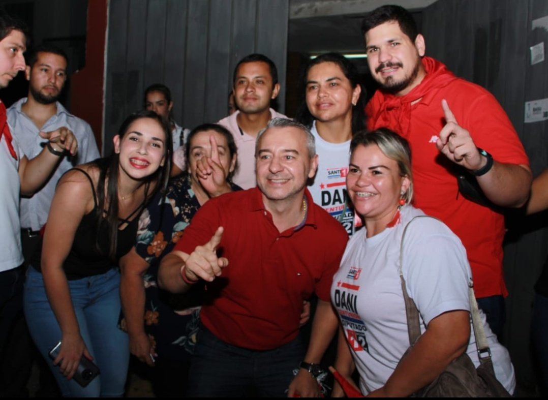 Carolin45681615's tweet photo. @DaniCenturionpy 🚩 la  seccional número  8 apoyándote siempre.. 💪🚩 https://t.co/ElHtjNMb3s