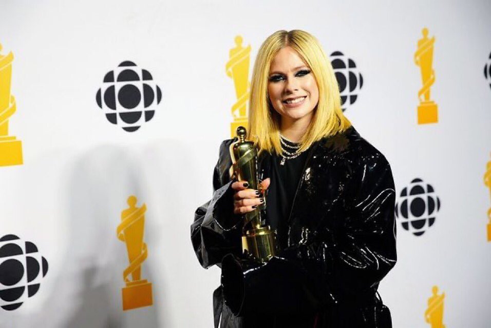 Because of us 💛

#TikTokJUNOFanChoice #junoawards #JUNOAwards2023 #AvrilLavigne