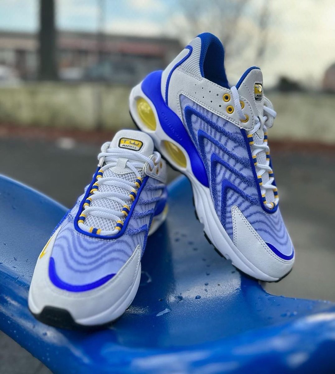 tnrequin's tweet photo. air max tw blanc race blue https://t.co/sAeyWhBrc2 https://t.co/8IY0arSolM