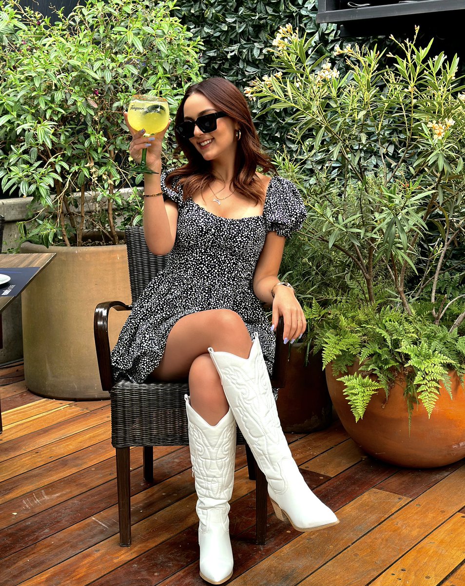 Fernanda Rivas on Twitter: “Cheers to life 🍸💋”