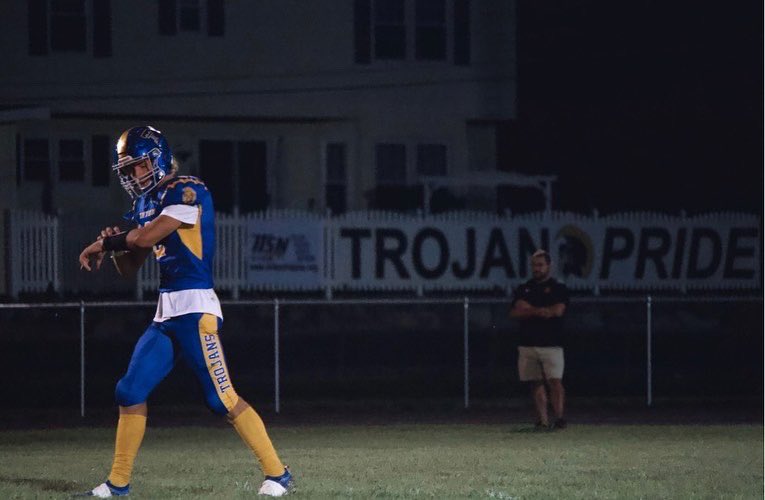Cole Shively 
2024
6’1 177lbs
QB/S/ATH
3.2 gpa
Jr year stats 
574 passing yards 
813 rushing yards 
57 tot tackles 
4 int 
147 tot points 
16 tot tds 

hudl.com/profile/145912…