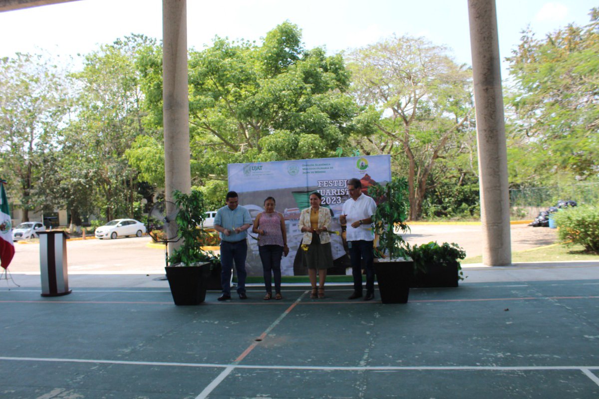 DAMJM_OFICIAL's tweet photo. La DAMJM Inauguró los Festejos Juaristas 2023, en este sentido el Dr. José Manuel Vázquez Rodríguez dirigió él mensaje universitario y agradeció a nuestra invitada M. en C. Mayra Liz  Barrios Viñas.- Directora del ITECH así como a la comunidad divisional https://t.co/mEvQNiBUHw