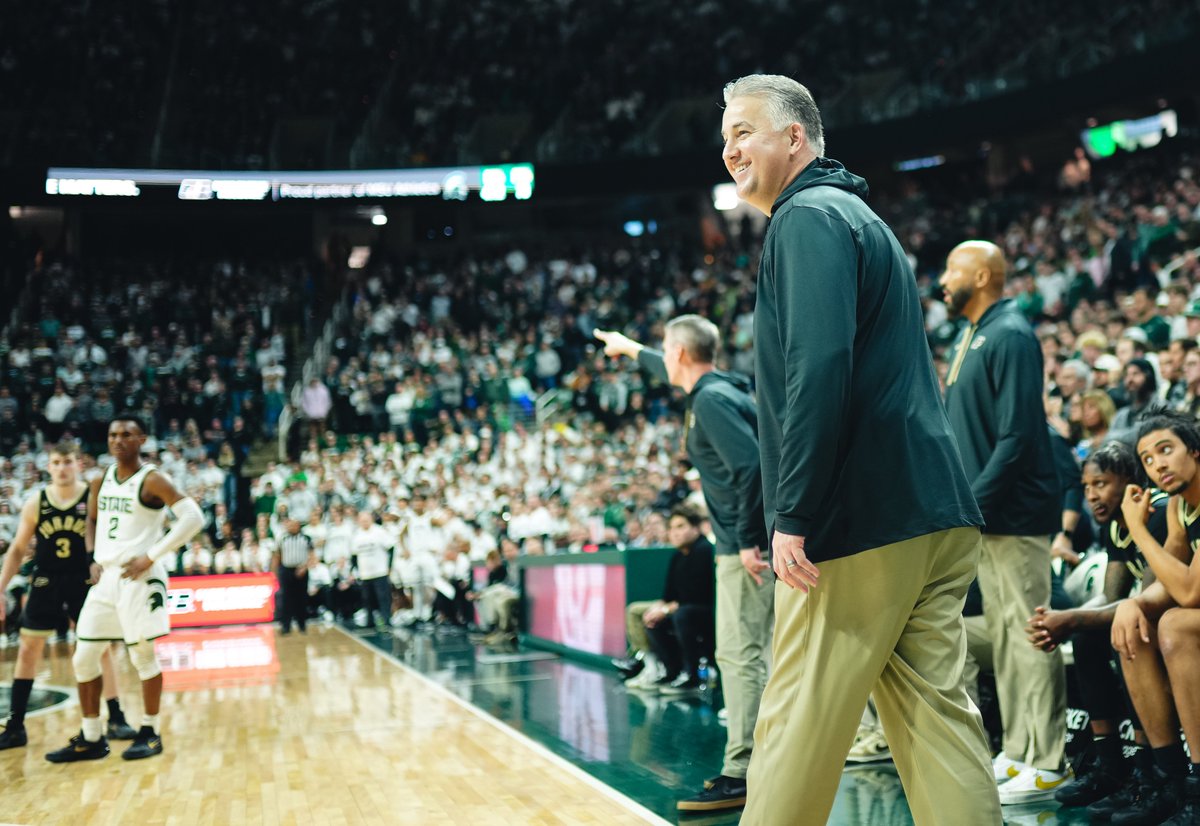 BoilerBall's tweet photo. All-District V honors from the @USBWA. 

✅: Coach of the Year -- Matt Painter
✅: Player of the Year -- Zach Edey https://t.co/maFetEU1TG