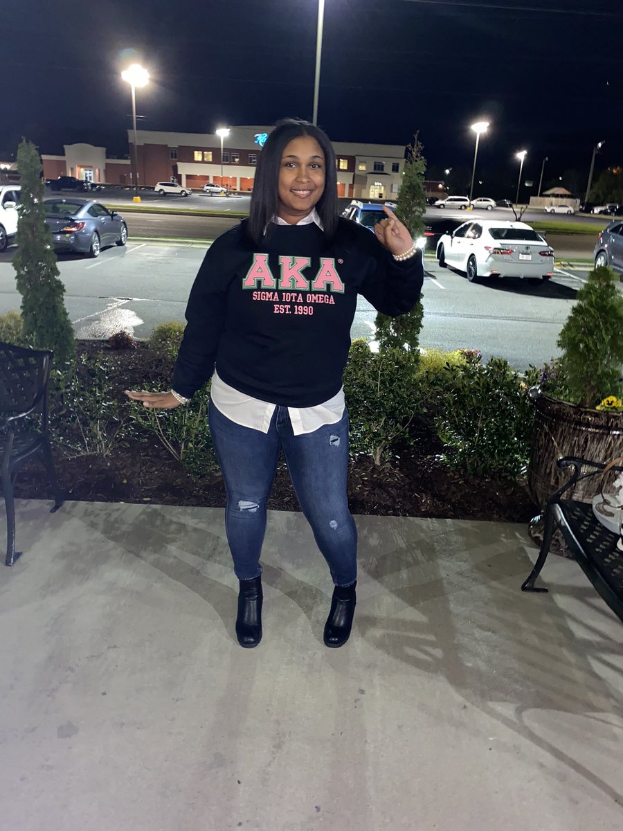 WilliamsT2nd's tweet photo. Itโs my AKAversary ๐๐ One year in the most phenomenal sisterhood ever! Alpha Kappa Alpha Sorority, Incorporated. #EthelTaughtMe #MinerHall #AKAeducator #Spring22 https://t.co/euIem7B1He