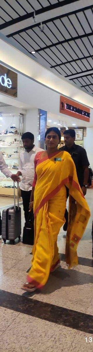 Sharmilamma going to Delhi. She wears a party flag even though in airport. This is how she works with dedication.
@realyssharmila #yssharmila #ysrtelanganaparty #delhi