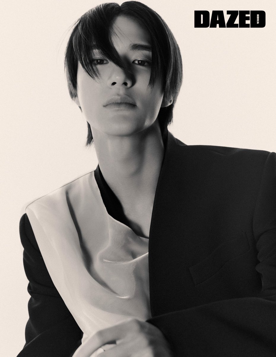 DazedKorea's tweet photo. HELLO FUTURE #협찬
 
한 치 앞도 모르는 세상, 낙관 가득한 미래를 도모하는 제노와 페라가모의 교차점에서. 
*제노가 착용한 블랙 레더 착장의 아틀란테2, 블랙 재킷 착장의 가스코 슬라이드는 페라가모(Ferragamo).
 #페라가모 #FERRAGAMO #JENO #제노 #NCT #엔시티 https://t.co/IAq4lgw5NF