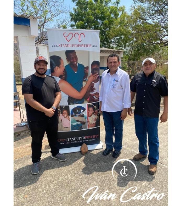 consultorcastro's tweet photo. #DePais Seguiremos día con día trabajando de la mano con nuestra gente, en pro de su bienestar y de todo lo que sea para mejorar su forma de vida. #bendecidosparabendecir https://t.co/woockOQ1LS