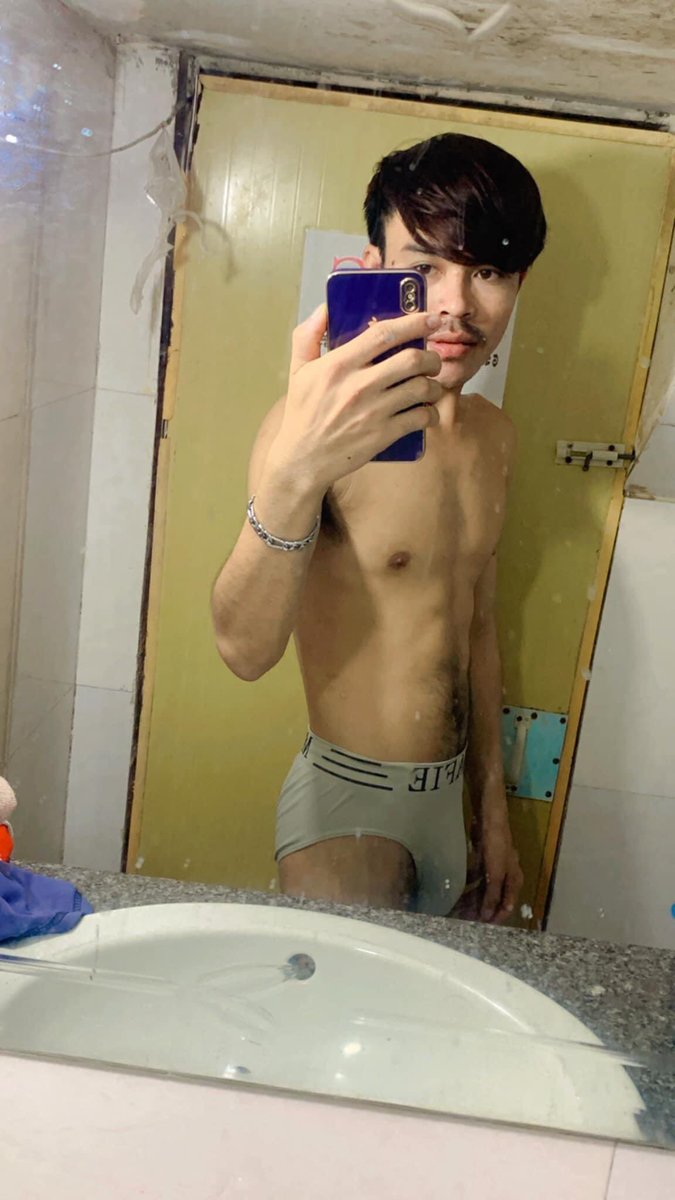 DevidJae's tweet photo. ចុមមុខដូចidol???ជួយមេីលគ្នា ប្រូម្នាក់នឹងមែន? https://t.co/1gU34bEs9B