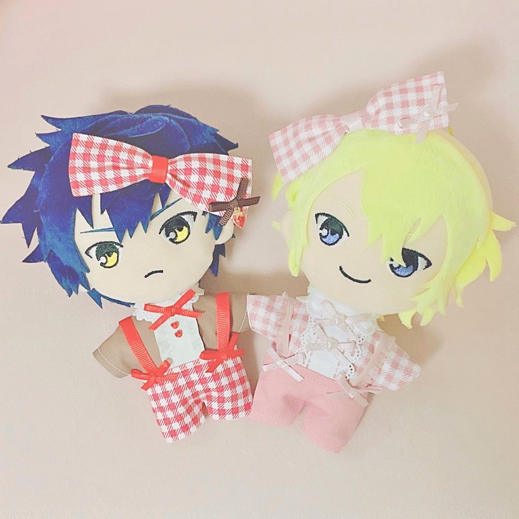xx__babyboy__xx's tweet photo. 着画…🥀
今回推し色偏りなく着用できる春色BOY服です🌸
デザインは4点(一部色違いあります)
リボンは全てクリップになってます🎀”
ぬいちゃんの髪の毛になるべく跡を残さないクリップタイプです🧸
#BABYBOY୨୧
#CHATONROSE🌹 https://t.co/OTPUbXvBNO