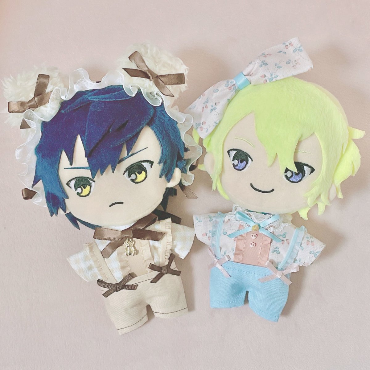xx__babyboy__xx's tweet photo. 着画…🥀
今回推し色偏りなく着用できる春色BOY服です🌸
デザインは4点(一部色違いあります)
リボンは全てクリップになってます🎀”
ぬいちゃんの髪の毛になるべく跡を残さないクリップタイプです🧸
#BABYBOY୨୧
#CHATONROSE🌹 https://t.co/OTPUbXvBNO