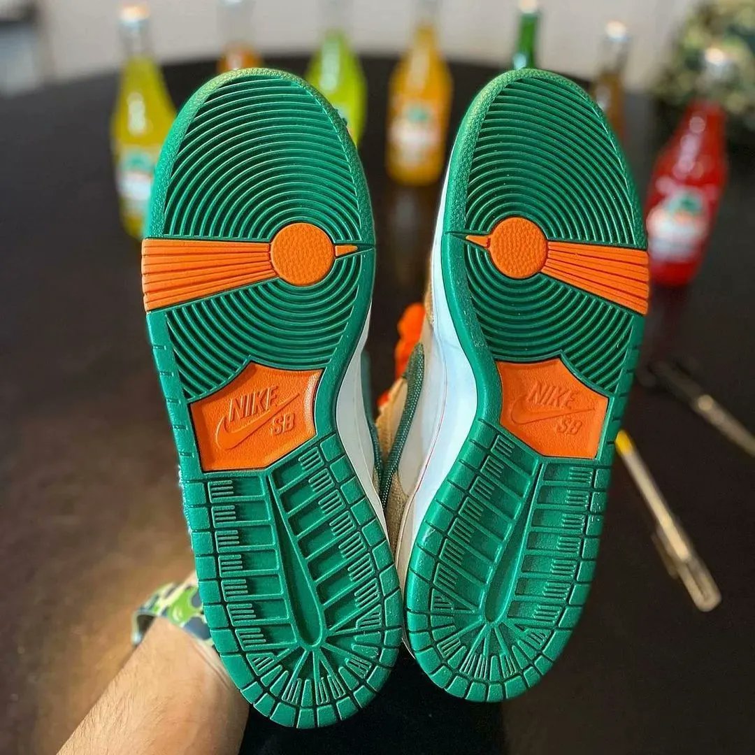 SneakerVisionz's tweet photo. Jarritos x Nike SB Dunk Low Comes With Cutaway Hemp Overlays 🍊 Expected April 1st, 2023 🤔 https://t.co/mxTWwMbs6T