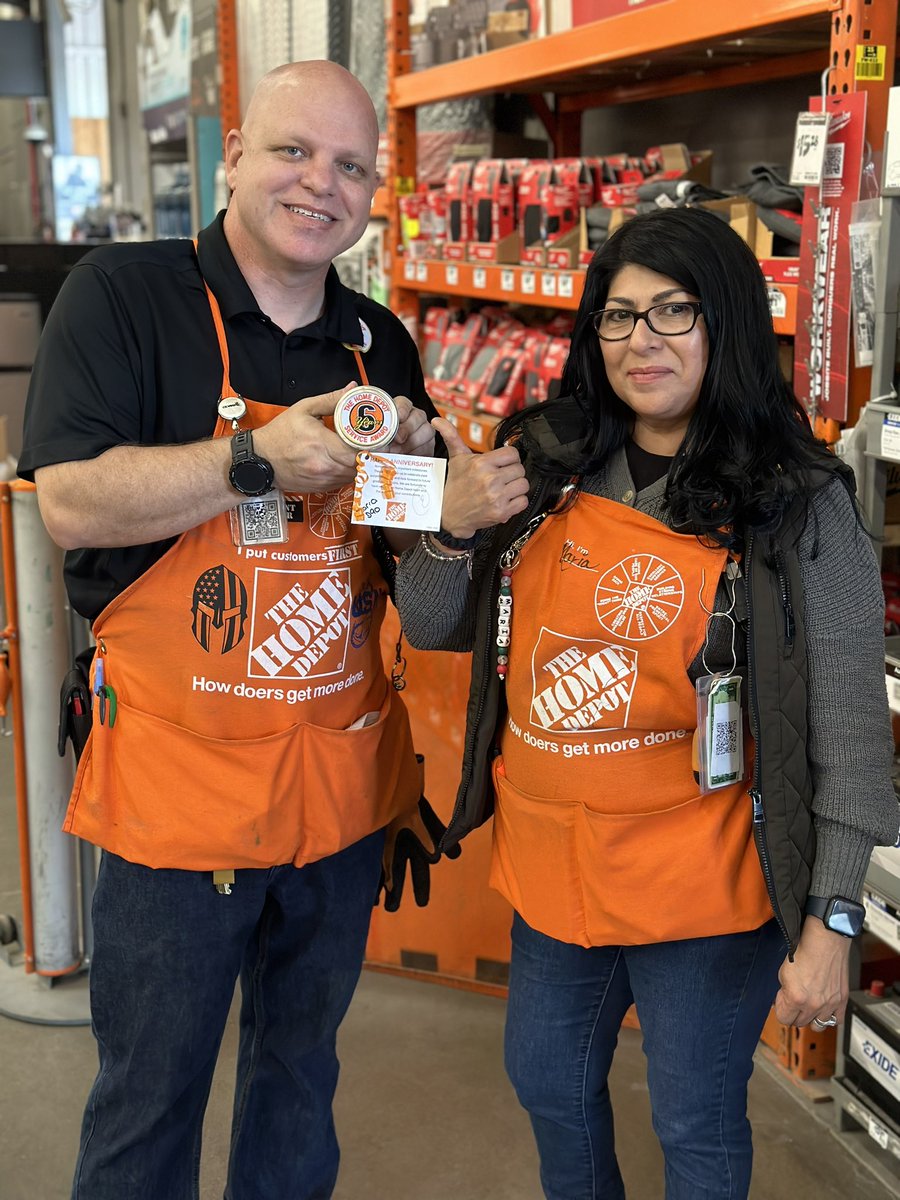 Brandi6371's tweet image. Celebrating anniversaries with our associates at #485 🏆 Happy Anniversary!!
#CelebrateYOU 

 @Edmond0485 @NagyAndrew @ShawnMinkner @SandraD2429 @DepotRob @aboutthepigskin 

#PMDPeopleFirst 
#D287WeAreTheBar #D287StrongerTogether
#FearUs485