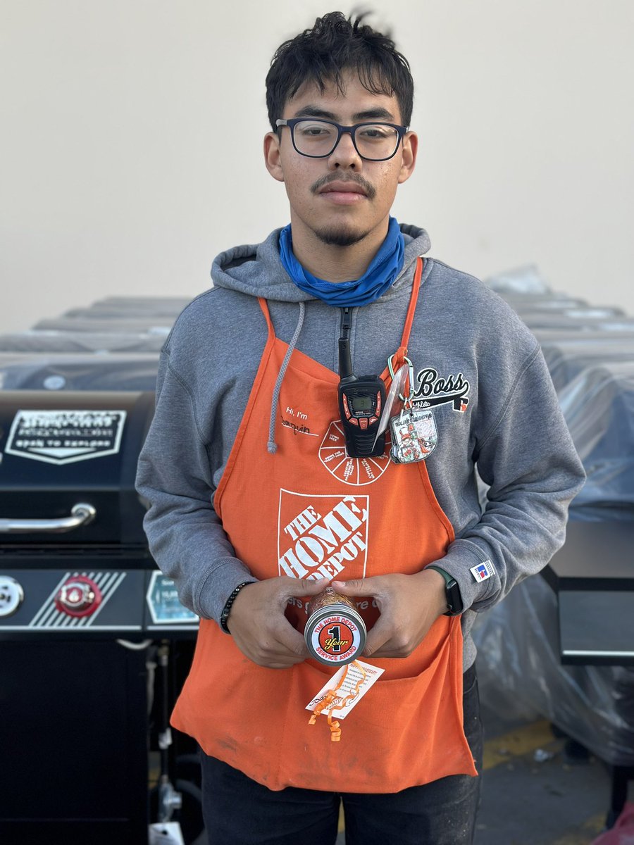 Brandi6371's tweet image. Celebrating anniversaries with our associates at #485 🏆 Happy Anniversary!!
#CelebrateYOU 

 @Edmond0485 @NagyAndrew @ShawnMinkner @SandraD2429 @DepotRob @aboutthepigskin 

#PMDPeopleFirst 
#D287WeAreTheBar #D287StrongerTogether
#FearUs485