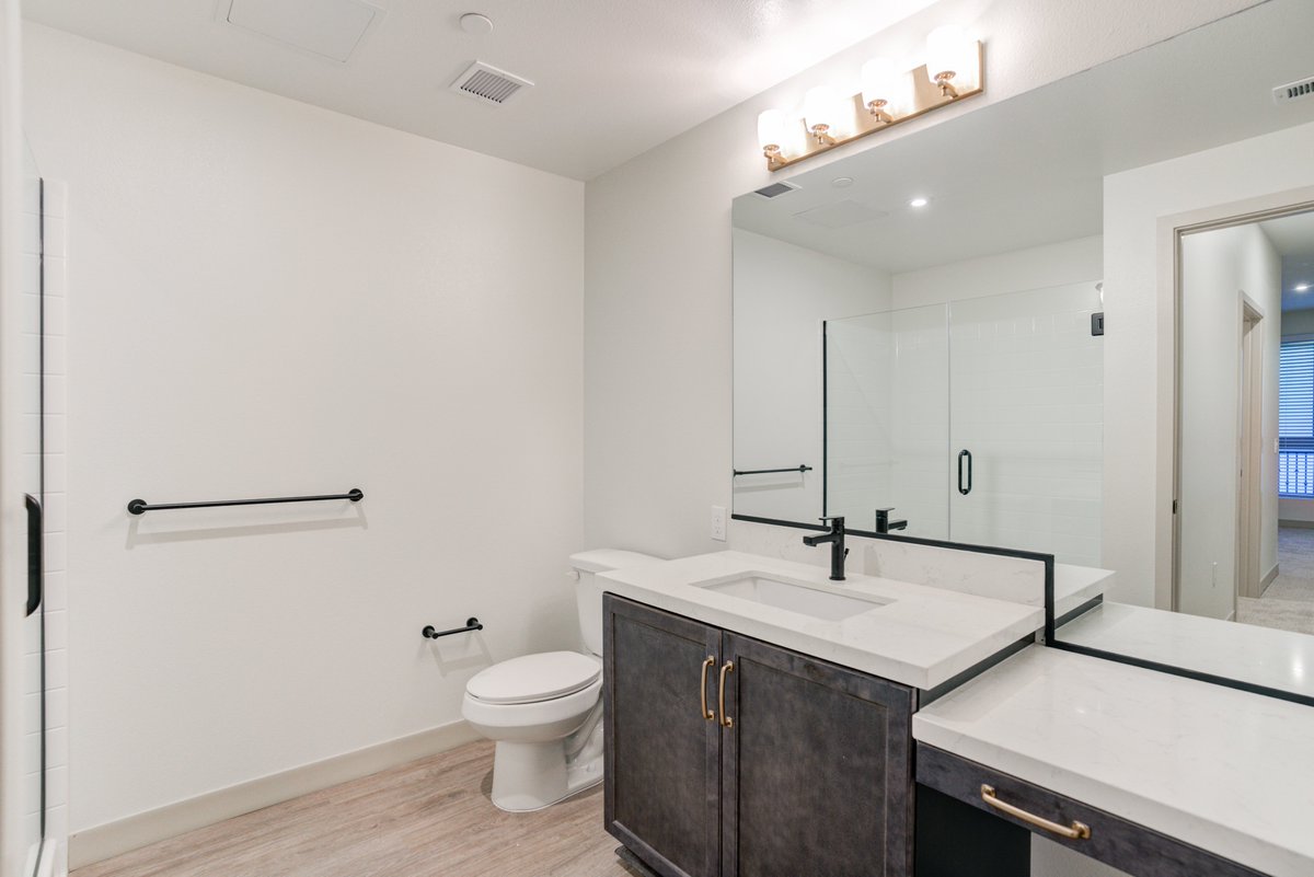 BolsaRow's tweet photo. Our luxury C1 floor plan offers 1,384 sq. ft. with 3 bedrooms and 2 bathrooms, as well as:

Walk-in closets
Full-sized washer &amp; dryer
Central heating &amp; A/C
Designer soft-close cabinets
Quartz countertops
Chic interior finishes and fixtures
Keyless entry

https://t.co/DlxyzypUsL https://t.co/RFPoOnYF4P