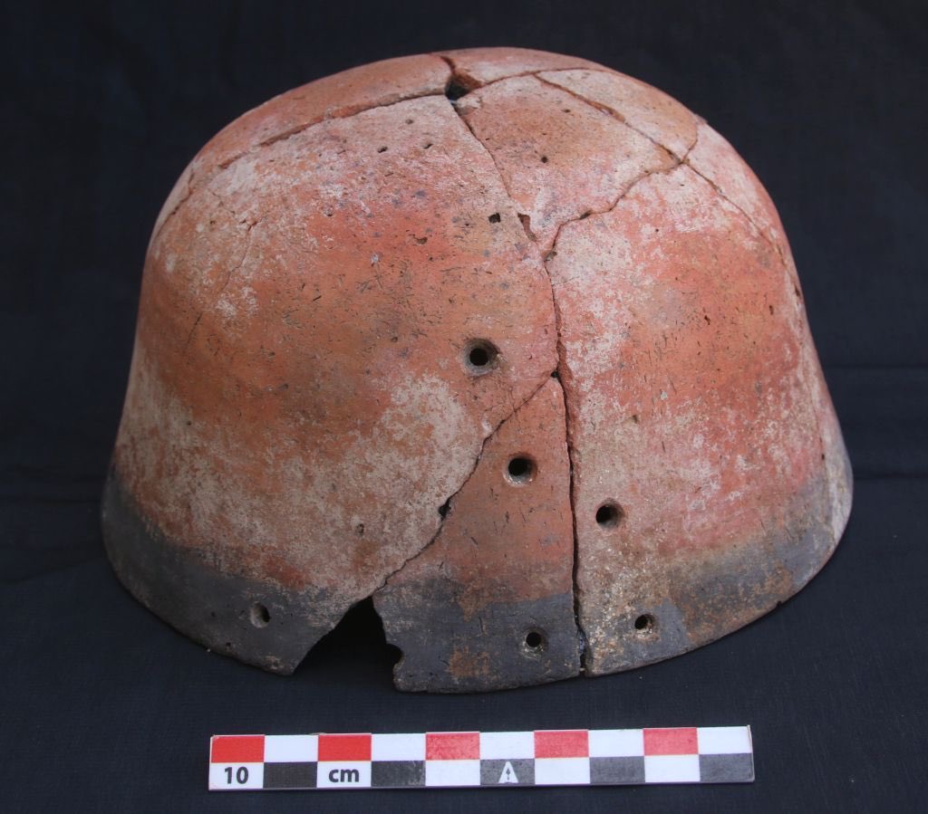 jubudka's tweet photo. This is one of the almost complete pots from the new Pan-Grave tomb in cemetery GiE 003 - great find by @DiverseNile team - notice its multiple repair holes #MiddleNile #materialculture #archaeology https://t.co/GwZREHUFwg