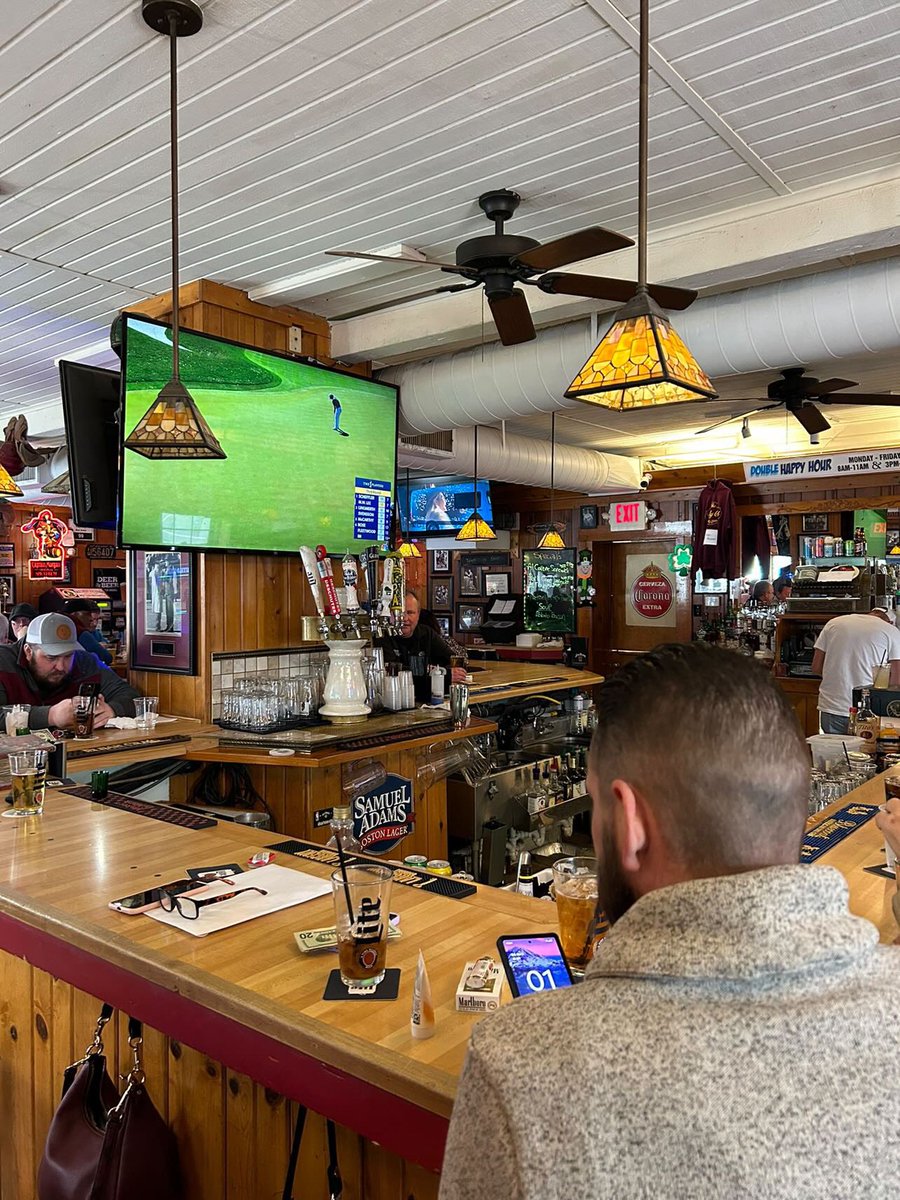 DivesOfWI's tweet photo. The Varsity Club

New Berlin, WI

Submitted by: @CreamCityTeeps on Instagram (@Teepsuh)

#divesofwi #divebar #wisconsin #dive #varsityclub #newberlin https://t.co/mHFQihn1co