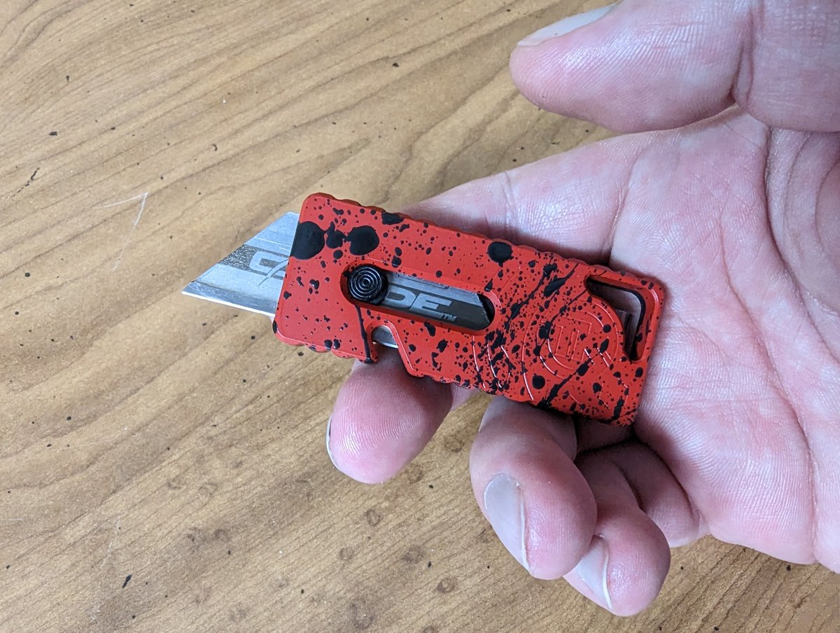TheProfosist's tweet photo. Just me or does the new @tacticalkeychains #TUKKHD give off some tiger-stripe Desert Eagle vibes?
#EDC #TechPickups #TechPorn https://t.co/4iIqfBR6qn
