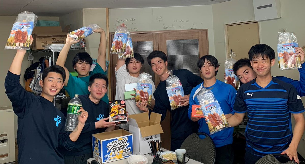 YuichiNagura's tweet photo. 富山の家族の元へ 合宿所への差し入れをSNSでアップしてくれました 同期の仲間はとても気持ちの良い気は優しくて力持ちの漕ぎ手さんたちで もちろん監督 コーチ 顧問 先輩にも恵まれ本当に良かったです マルチタスクの役割を頑張っているようで安心しました #富山国際大学ボート部 #TUINS https://t.co/00K65wMcw6