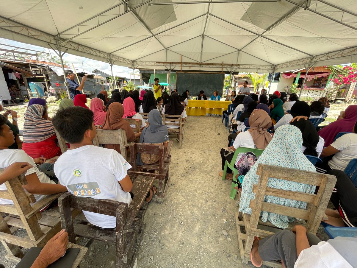 radekrzehak's tweet photo. Empowering out-of-school children and youth while promoting peace in conflict areas - that's the goal of expanding the Alternative Learning System (#ALS) in #Maguindanao. @unicefphils partners with ##BARMM #MBHTE to provide access to flexible learning for basic literacy skills. https://t.co/I8CiRqFI7r