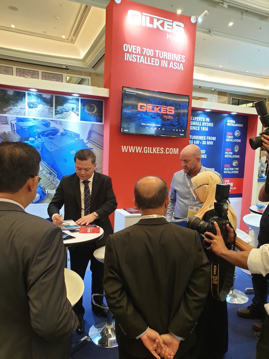 A busy morning at #Asia2023, meeting the Deputy Minister of Natural Resources, Environment &amp; Climate Change.  We are here all week on stand 43.  

hydropower-dams.com/asia-2023/
#hydropower #smallhydro #renewableenergy #climateaction