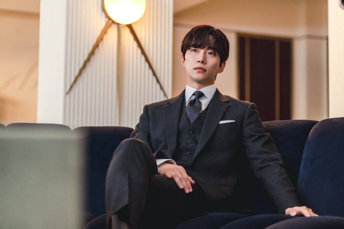 npio_official's tweet photo. 겉바속촉 매력남
‘킹더랜드’ 신입 본부장 구원의 비주얼✨
⠀
앤피오가 제작하는 드라마 ‘킹더랜드’
2023년 Coming Soon💕
⠀
방영: JTBC
사진: 앤피오엔터테인먼트, SLL
⠀
#킹더랜드 #이준호 #임윤아
#LeeJunHo #LimYooNa
#jtbcdrama #npio https://t.co/uuM8brMnMH