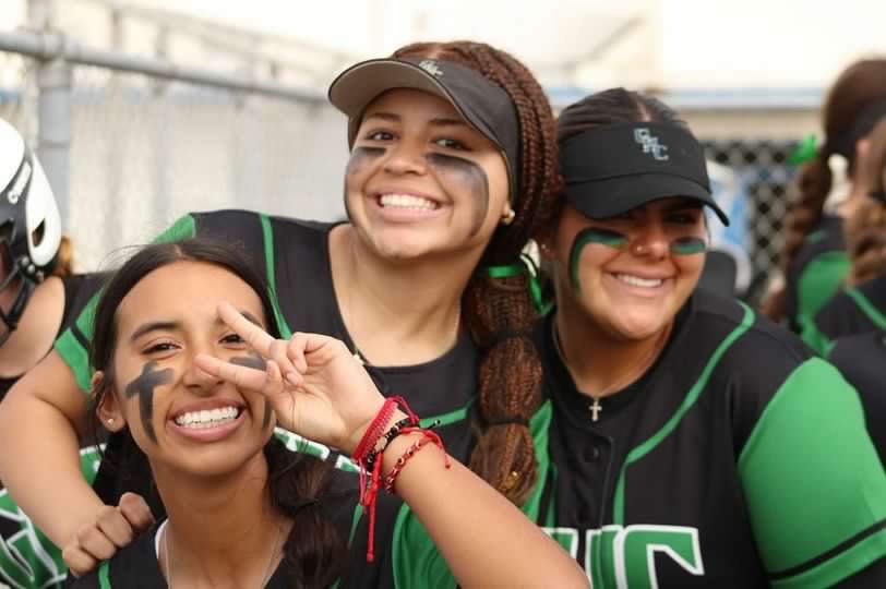 All smiles for win #8 in a row!😁😁
GHC 4 vs. North Torrance 2

@latsondheimer @Tarek_Fattal @TelegramOwens #ghchs #softball #highschoolsoftball #lacitysection #granadahillschsrterhighschool #dubs