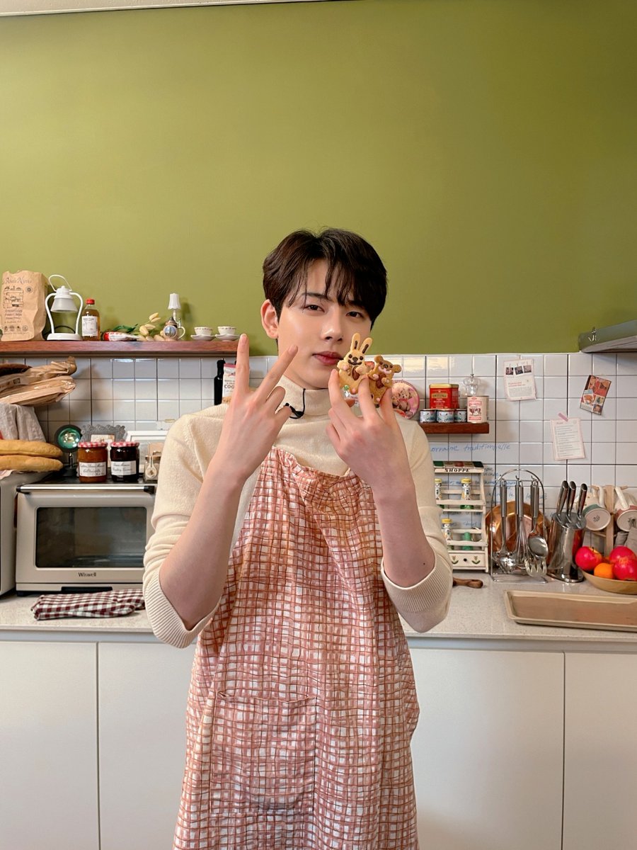 Team_Junghyun's tweet photo. [정현의현장학습] 
Ep. 4 #BehindtheScenes 
#HappyWhiteday 😘 https://t.co/g0fv9Mx9FC