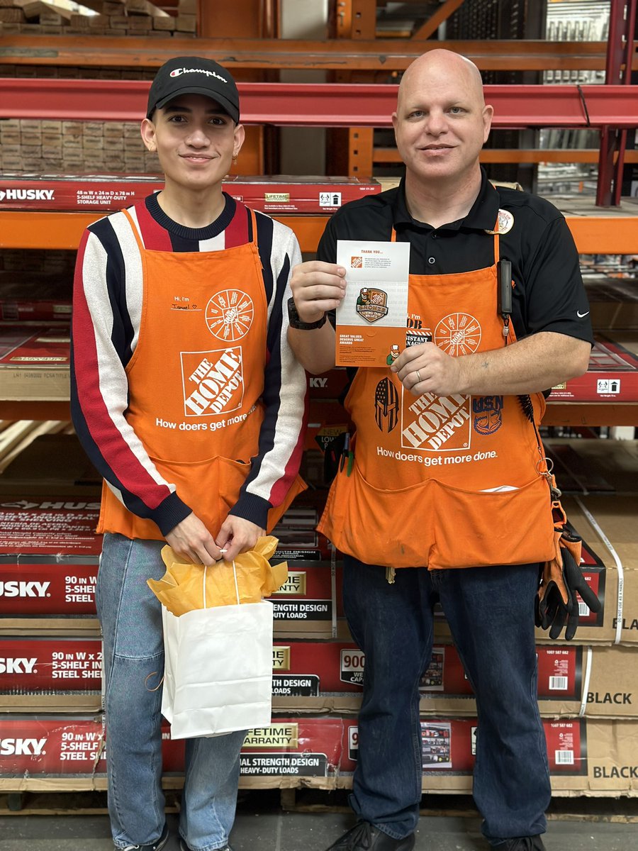 Brandi6371's tweet image. Celebrating our associates with Homers Awards and Milestone Awards 🏆
#CelebrateYOU
 
 @Edmond0485 @NagyAndrew @ShawnMinkner @SandraD2429 @DepotRob @aboutthepigskin 

#PMDPeopleFirst 
#D287WeAreTheBar #D287StrongerTogether
#FearUs485