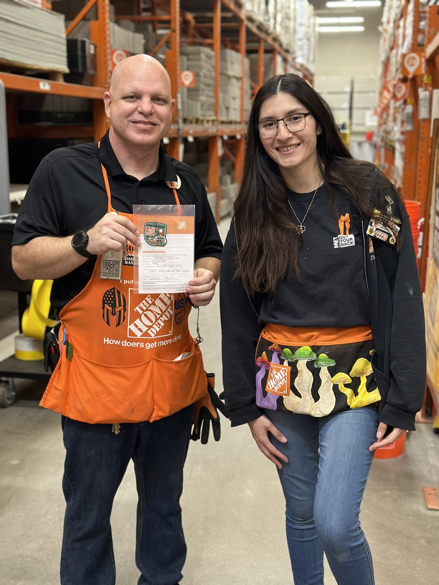 Brandi6371's tweet image. Celebrating our associates with Homers Awards and Milestone Awards 🏆
#CelebrateYOU
 
 @Edmond0485 @NagyAndrew @ShawnMinkner @SandraD2429 @DepotRob @aboutthepigskin 

#PMDPeopleFirst 
#D287WeAreTheBar #D287StrongerTogether
#FearUs485