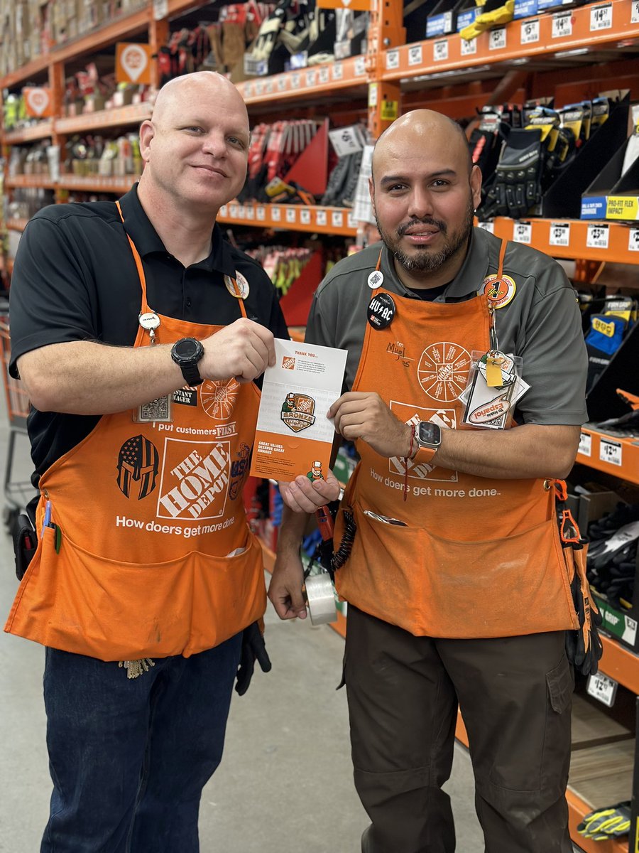 Brandi6371's tweet image. Celebrating our associates with Homers Awards and Milestone Awards 🏆
#CelebrateYOU
 
 @Edmond0485 @NagyAndrew @ShawnMinkner @SandraD2429 @DepotRob @aboutthepigskin 

#PMDPeopleFirst 
#D287WeAreTheBar #D287StrongerTogether
#FearUs485