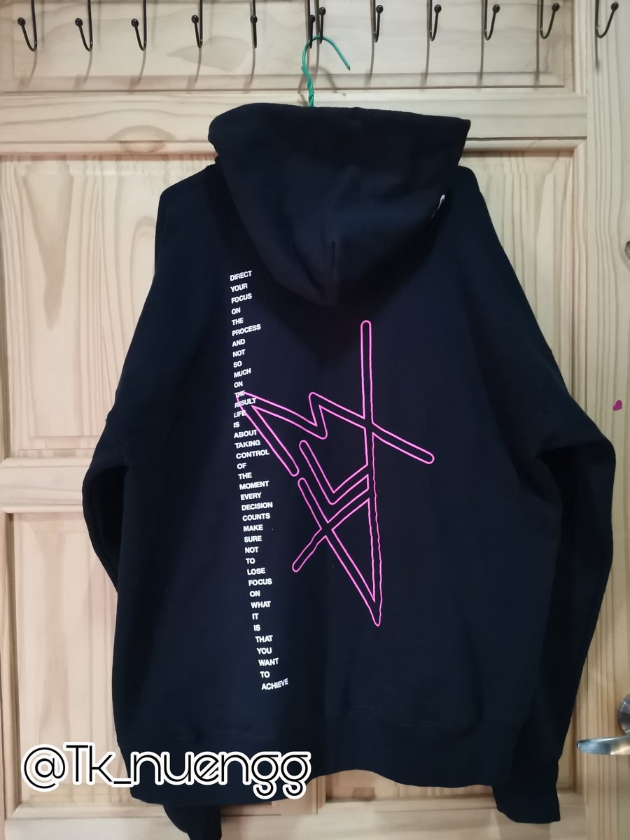 Tknuengg's tweet photo. เสื้อฮู้ด ไซส์ L (ไม่มีตำหนิ) ตัวเล็กไปสำหรับเรา ราคา 950 บาท รวมส่ง สนใจ DM ได้เลยค่ะ 
#XCIIIEvolution #Represent93 #MarkTuan #XCIII #Got7 
#ตลาดนัดอากาเซ่ #ขายของสะสมgot7 #REPRESENTXC3
#XC3_BUTTERFLY #XC3 #RepresentxMarktuan #ขายของสะสมกัซ
#XC3_NEWCOLLECTiON https://t.co/Ouc4CBpuaH