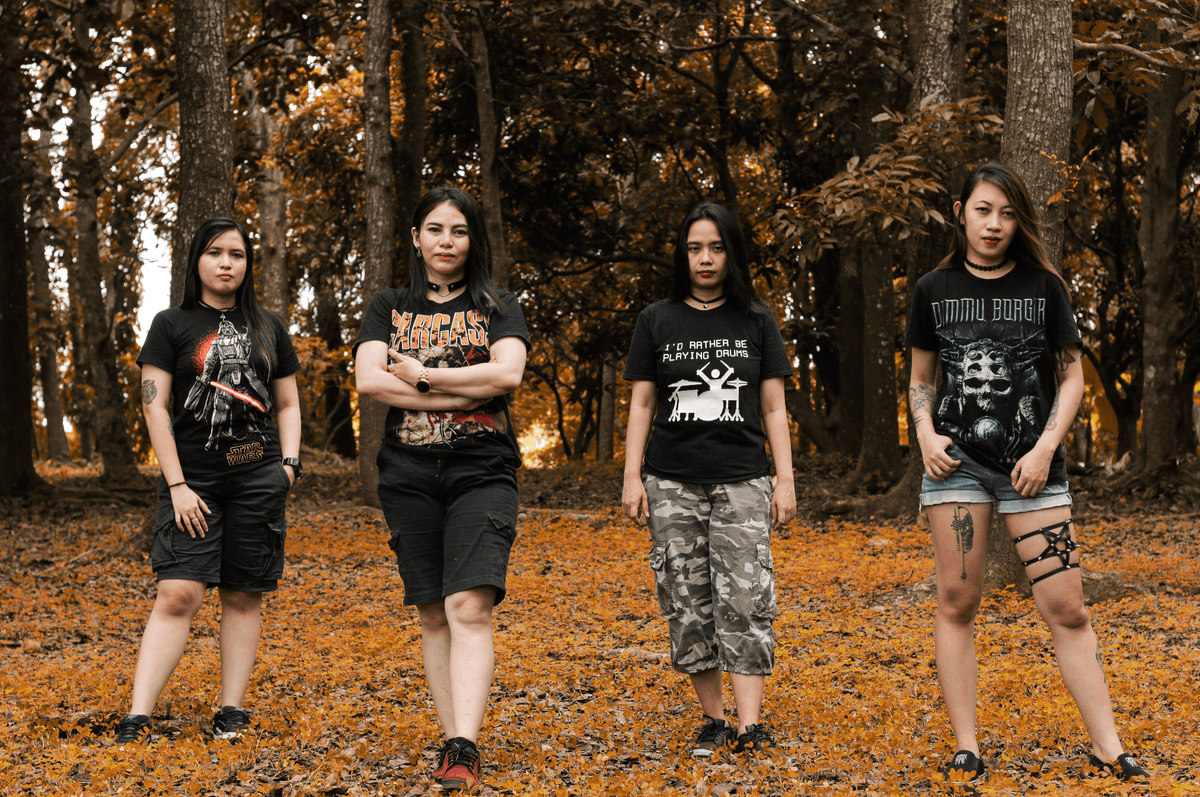 PULPMagazinePH's tweet photo. Cavite-based progressive/underground metal band #Fermosa is killing it out there, and the all-female outfit shows no signs of slowing down. Read about them here: https://t.co/Gskesl8yX4 #Homegrown #PULPph https://t.co/l5sCUdqT2H