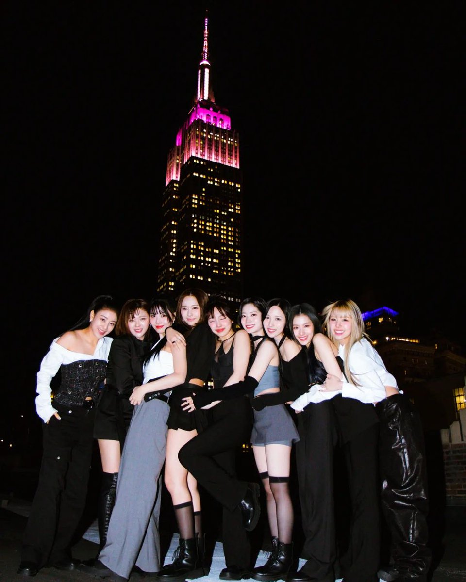 ✨Empire State Building lighted up with TWICELIGHTS✨ 
Thank you @empirestatebldg @musiciansoncall ❤️
Thank you ONCE ❤️

#TWICE #트와이스 #READYTOBE #SETMEFREE