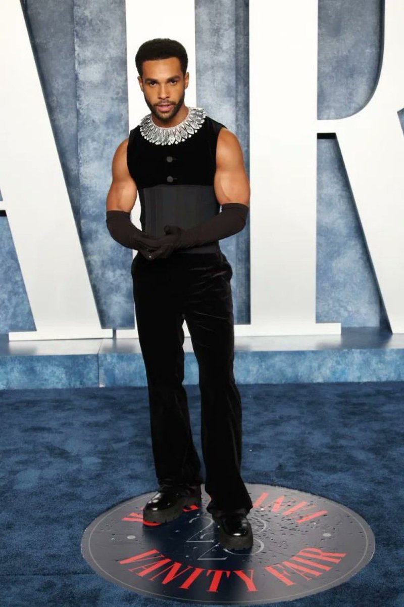 fashionfaguette's tweet photo. let’s hear it for the men @ the vanity fair oscar’s afterparty https://t.co/cG9c4lyfkt