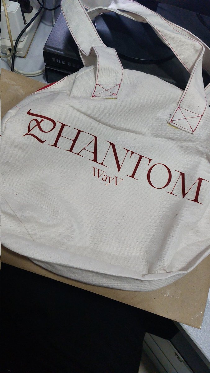 xiongmaonuo's tweet photo. It's here @SuhnnySideShop !! So excited for the fanmeet. 🥰 https://t.co/D2S6AA6Zcv