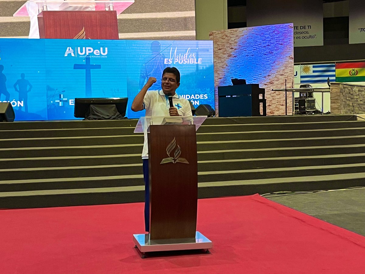 UPeUOficial's tweet photo. 📣 Si usted no pide al Espíritu Santo es porque no es una necesidad para usted, debe pedir hasta que Dios lo derrame en su vida, mencionó el Pr. Daniel Montalvan, Presidente de la UPN, esta noche en el lanzamiento de los hitos de la UPeU para el 2026. 🙏🏻😊

#mision #UPeUNoticias https://t.co/M6d0LZj1ml