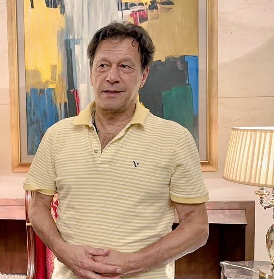 naeemdrigh's tweet photo. کوئی ایک لفظ کپتان کی شان میں https://t.co/R6d6JqPiah