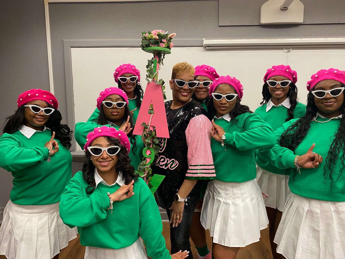 AngelaFitzpatr3's tweet image. Allow me to introduce the newest members of the PHI Chapter of Alpha Kappa Alpha Sorority, Incorporated at Wiley College. 

The 8 PHI-nomenal Pearls of Envy

Now the real work begins 💕💚 #AKA1908 #PhiChapter #AlphaKappaAlphaSororityIncorporated #WileyCollege