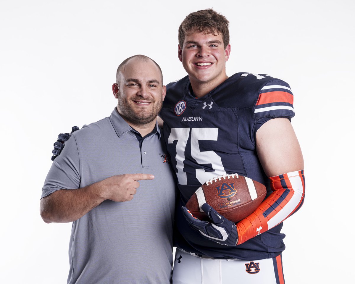 Thankful to @AuburnFootball and their staff for opening their doors and showing me around today! I had an amazing time learning about Auburn and watching a practice! #WDE @Coach_Cochran @JacobAlford50 @CoachHughFreeze @CoachThornton61 @ReillyWooten @walker_white5