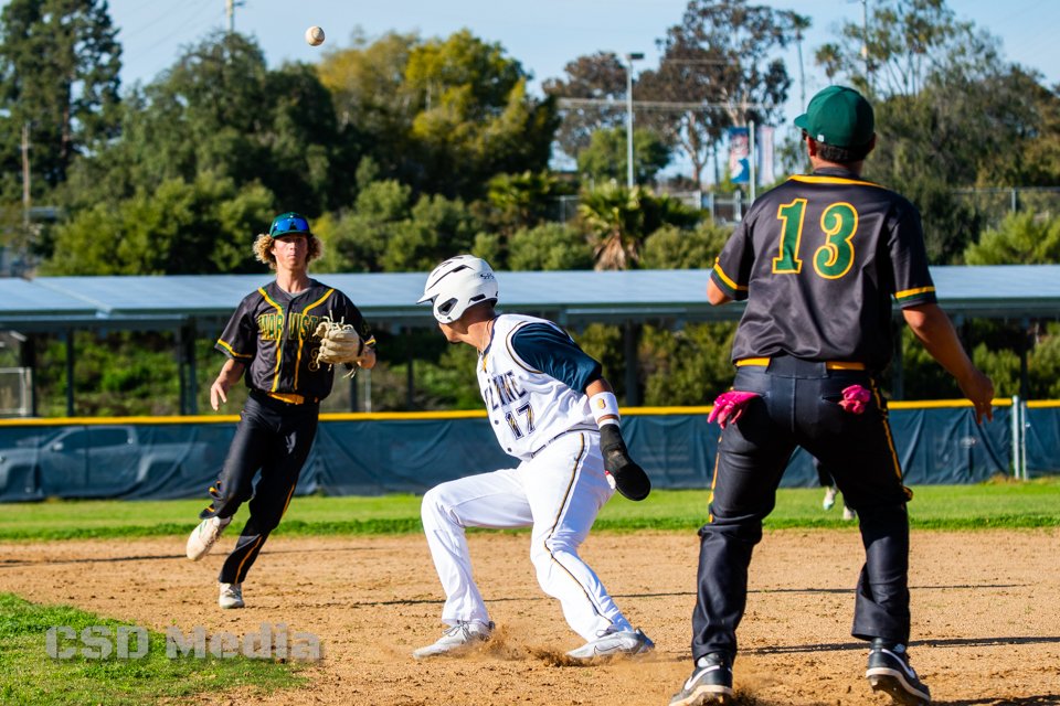 csdphoto619's tweet photo. Morse vs Mar Vista

@MorseBaseball @SDUSDAthletics_ @CCCAASports @PcacSports @SanDiego_Sports @SDSportsAssn @sdutSports @RamonScottMedia @KUSISports @Sports760 @SD_SportingNews @EC_Preps_SD

https://t.co/jXsamaCuUF https://t.co/pA4cNA4geL